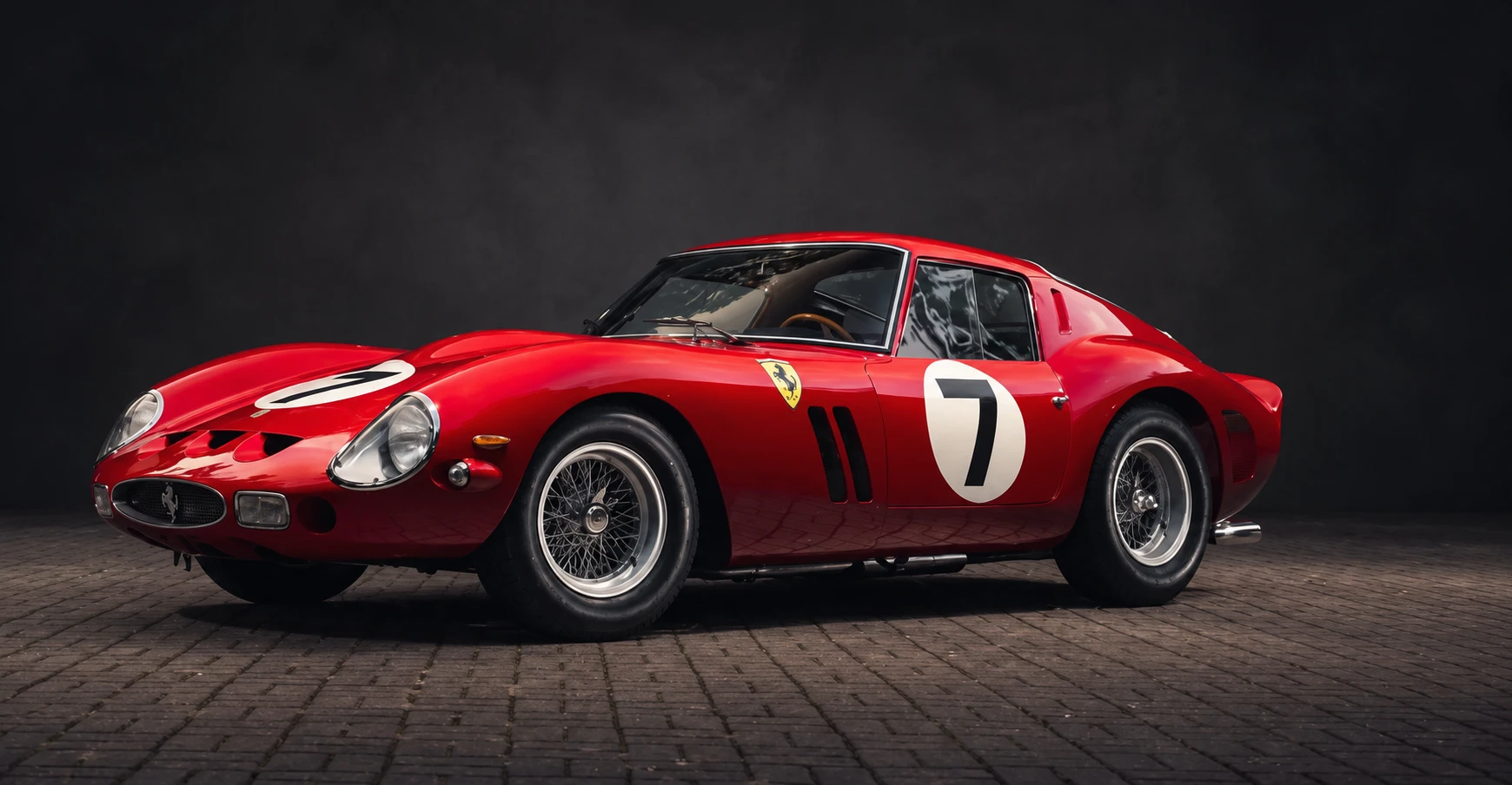 Ferrari 250 GT rossa numero 7, auto d'epoca da competizione
